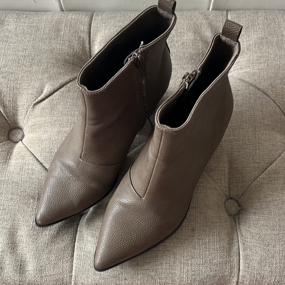 Old Navy ankle booties - Picture 2 of 3